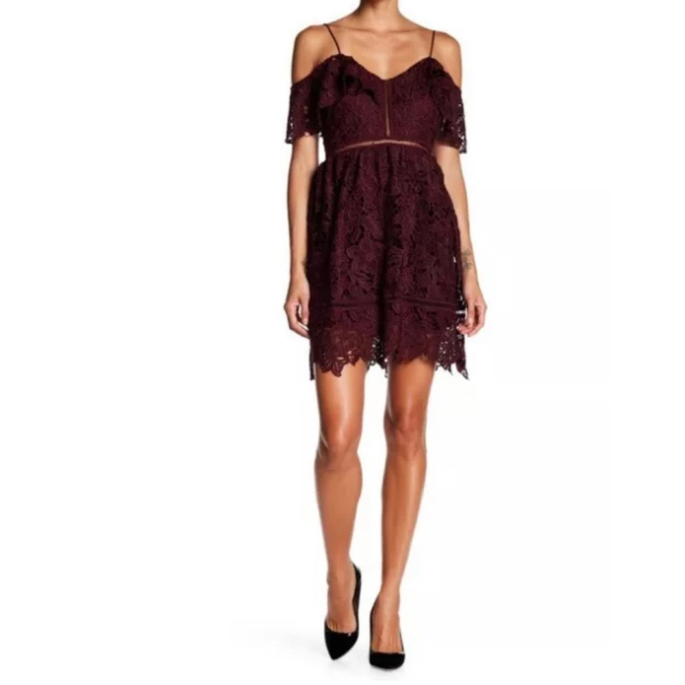 ***CLEARANCE - Just Reduced*
Romeo + Juliet Couture Lace Dress size small - Picture 2 of 7